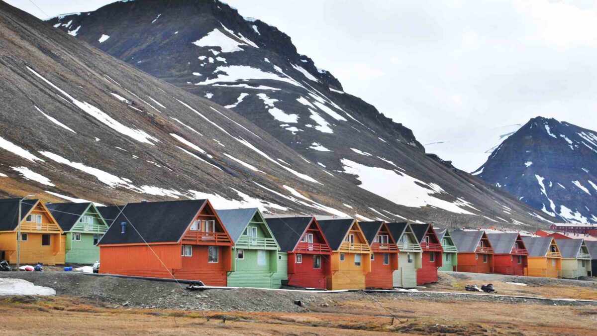 Svalbard Soaks in Midwinter Rain 25 Longyearbyen is a small coal-mining town on Spitsbergen Island, in Norway's Svalbard archipelago.