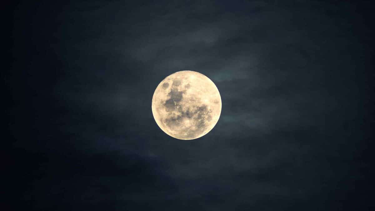 Sturgeon Moon and Perseids Arrive Days Apart 25 Sturgeon Moon