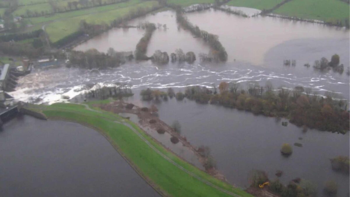 Flooding-at-the-Parteen-Weir-on-the-River-Shannon-in-2009-1-1200x675 €5.2m Flood Relief Scheme Completed in Clare