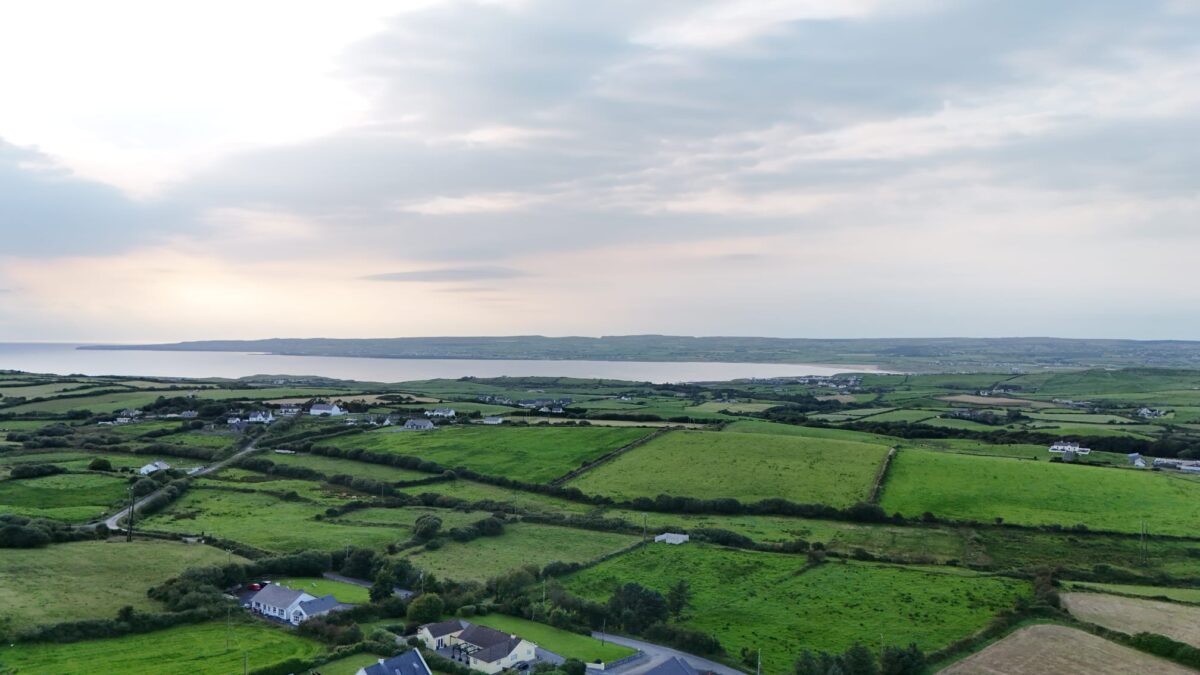 Lahinch-County-Clare-as-seen-from-Moy-on-Sunday-evening.-Credit-Alan-Vaughan-1200x675 Double the sunshine in the east as dry spell persists