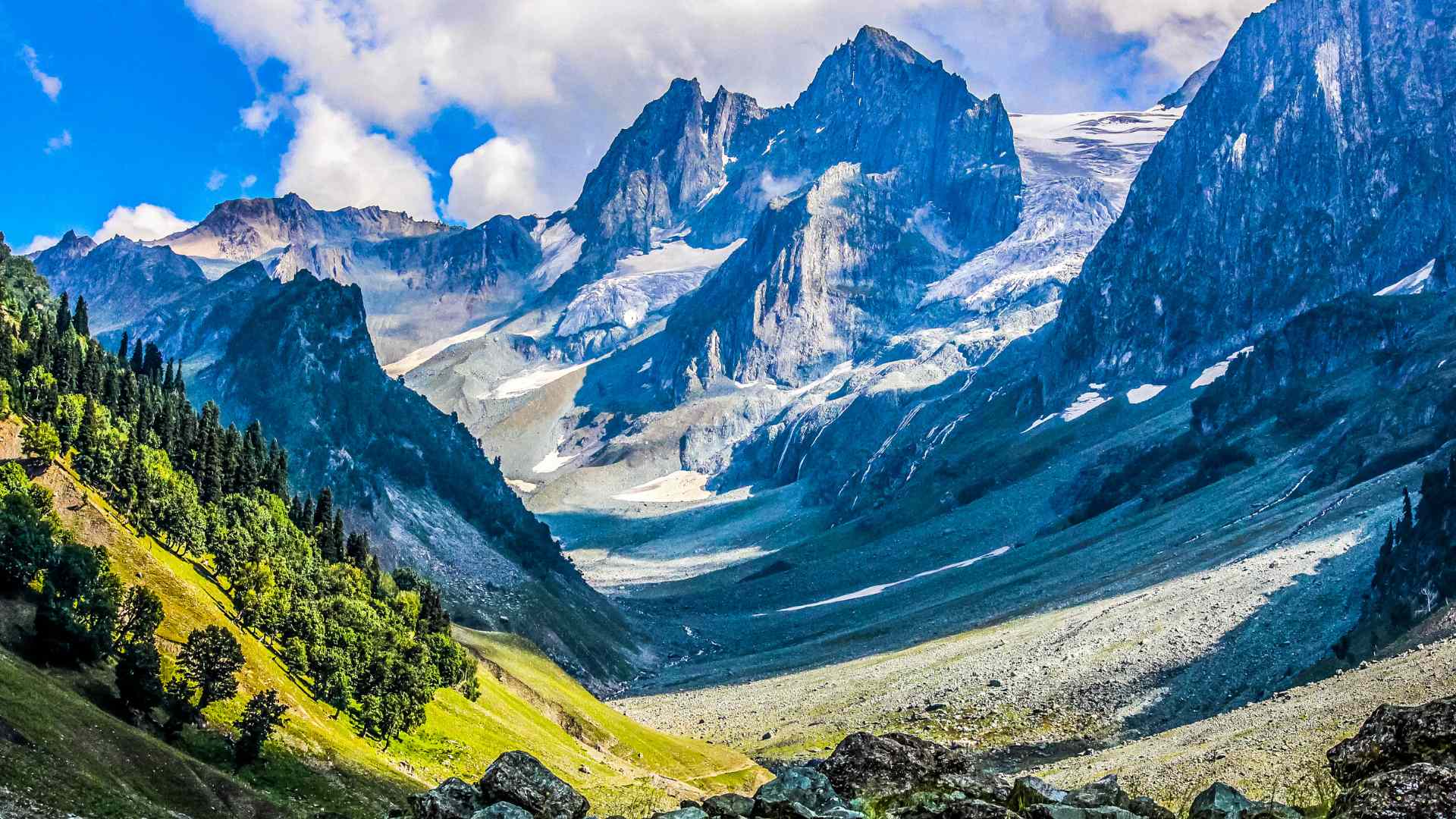 Thajwas Glacier Sonamarg ( Jammu & Kashmir ) India