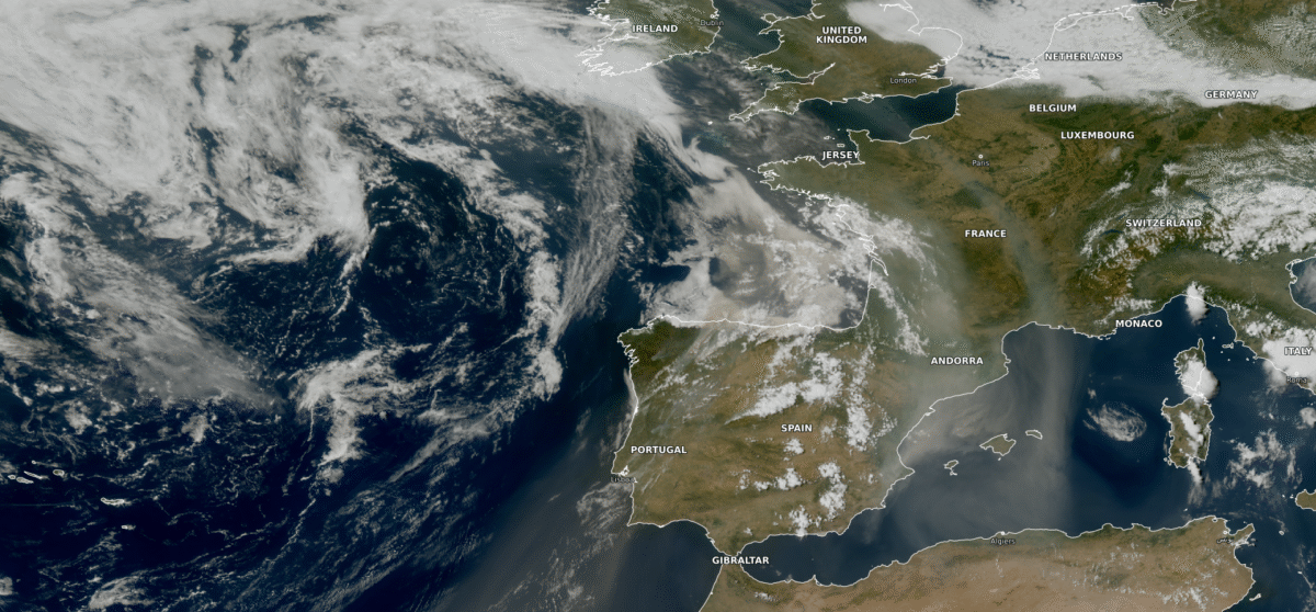 Wildfire-smoke-plume-1200x558 Wildfire smoke and desert dust combine to haze Irish skies