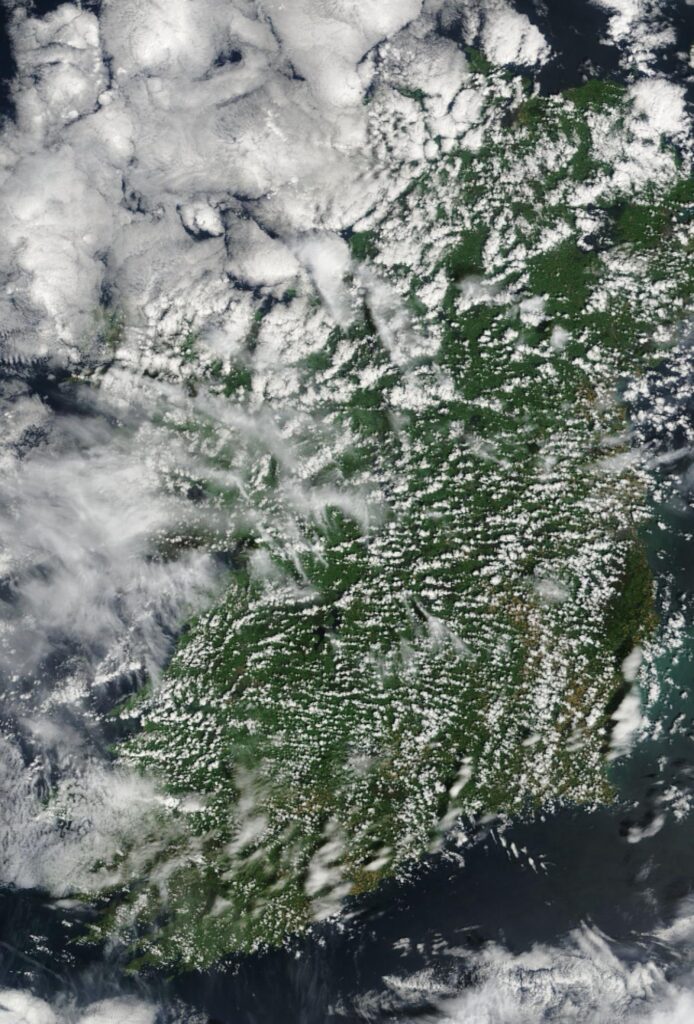 snapshot-2025-08-03fdf-694x1024 Cloud Builds in the West as Storm Floris Approaches