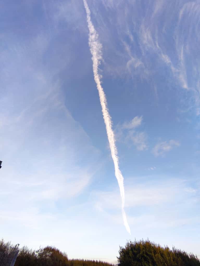A-contrail-over-West-Clare-on-Sunday Contrails Mark Clear Skies Over Ireland as High Pressure Settles In