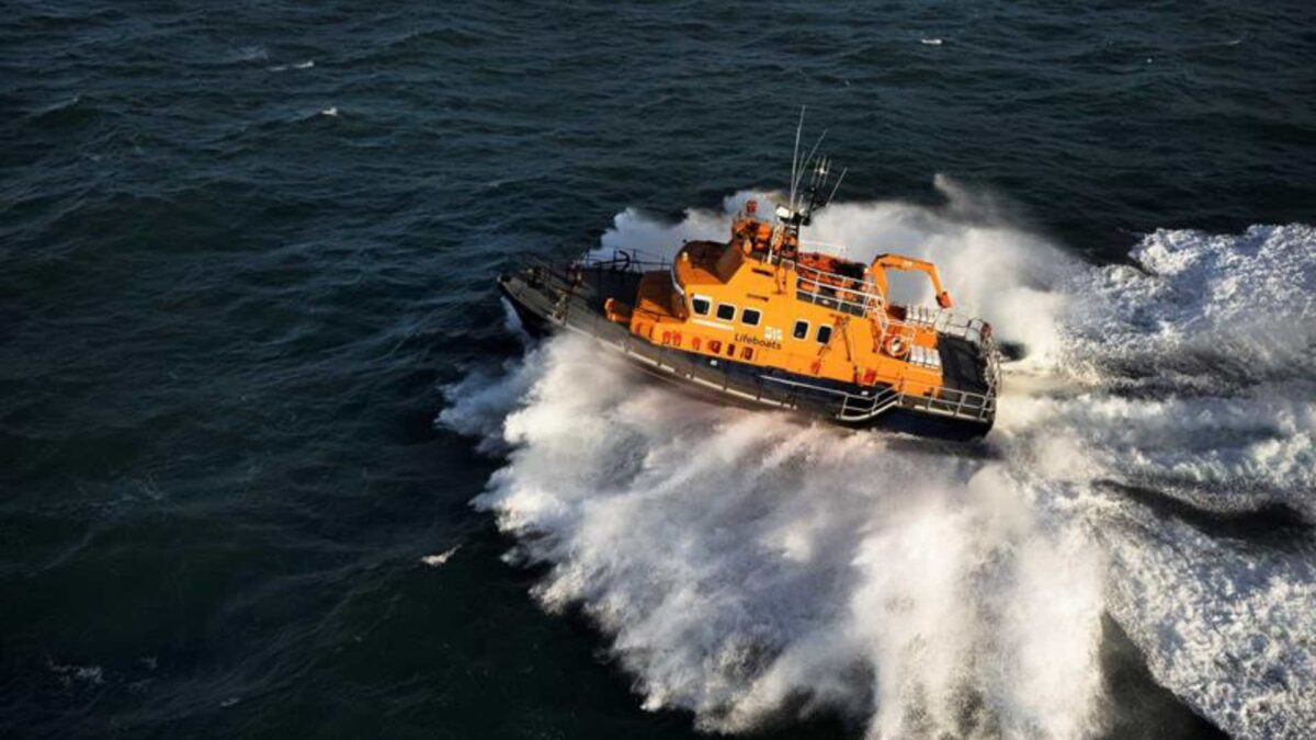 Castletownbere-RNLIs-lifeboat-at-sea.-Credit-RNLI-Nigel-Millard-1200x675 Trawler crew rescued after vessel takes on water off West Cork