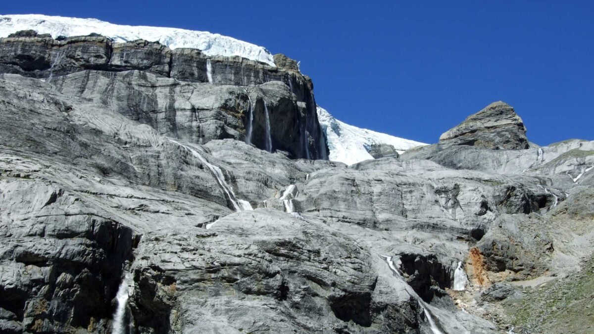 Claridenfirn-Glacier-in-the-Alps-1200x675 Swiss Glaciers Shrink by a Quarter in a Decade