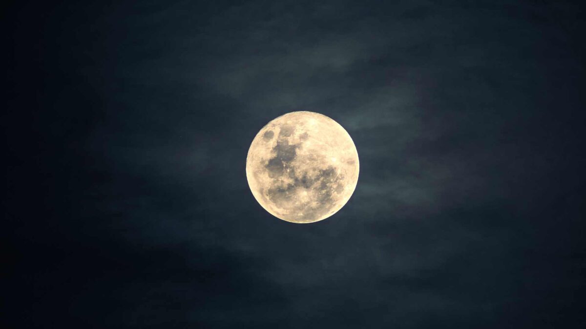 Harvest-Supermoon-1200x675 Supermoon Peaks as Meteor Shower Begins