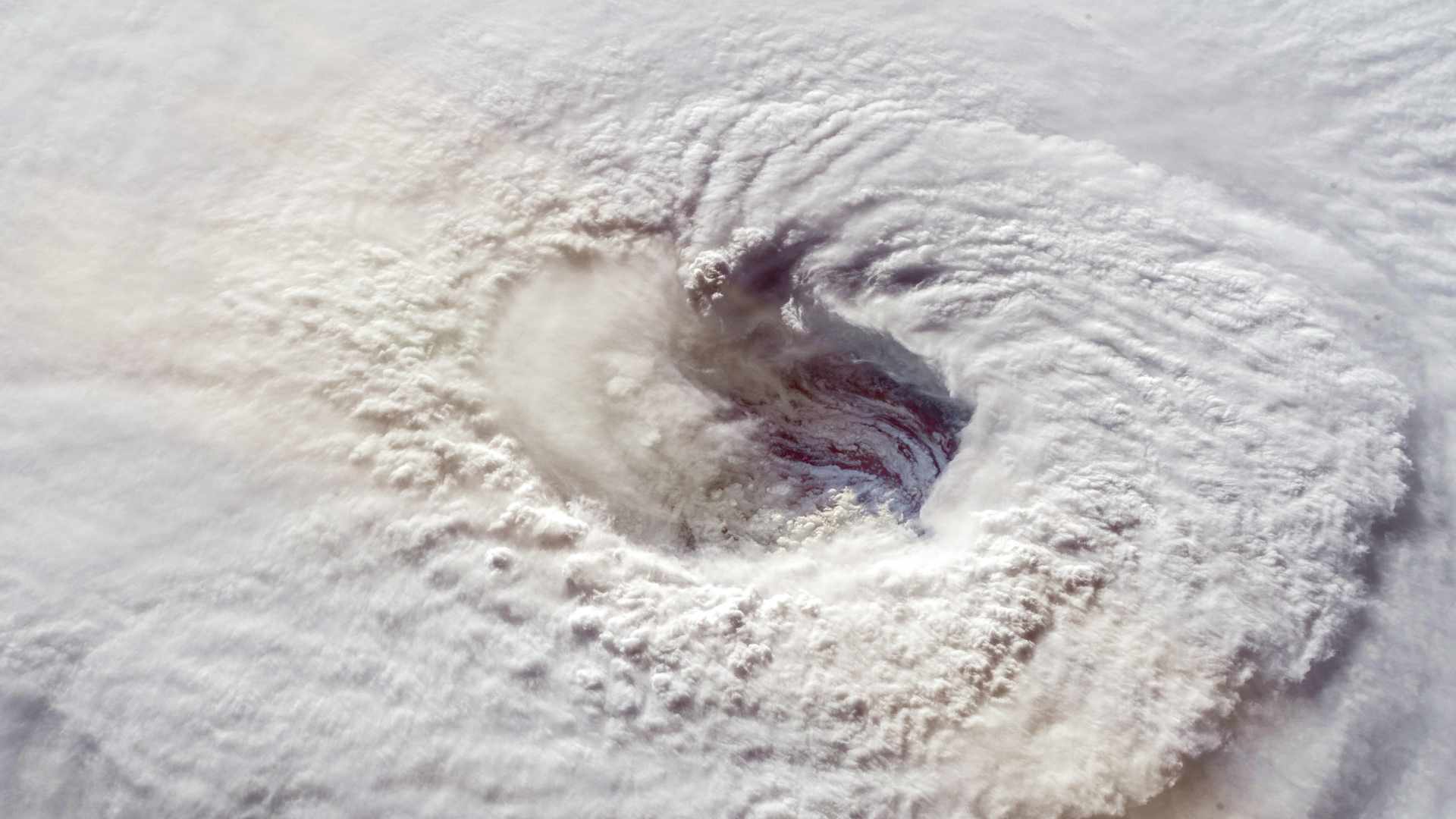 Hurricane eyewall Melissa