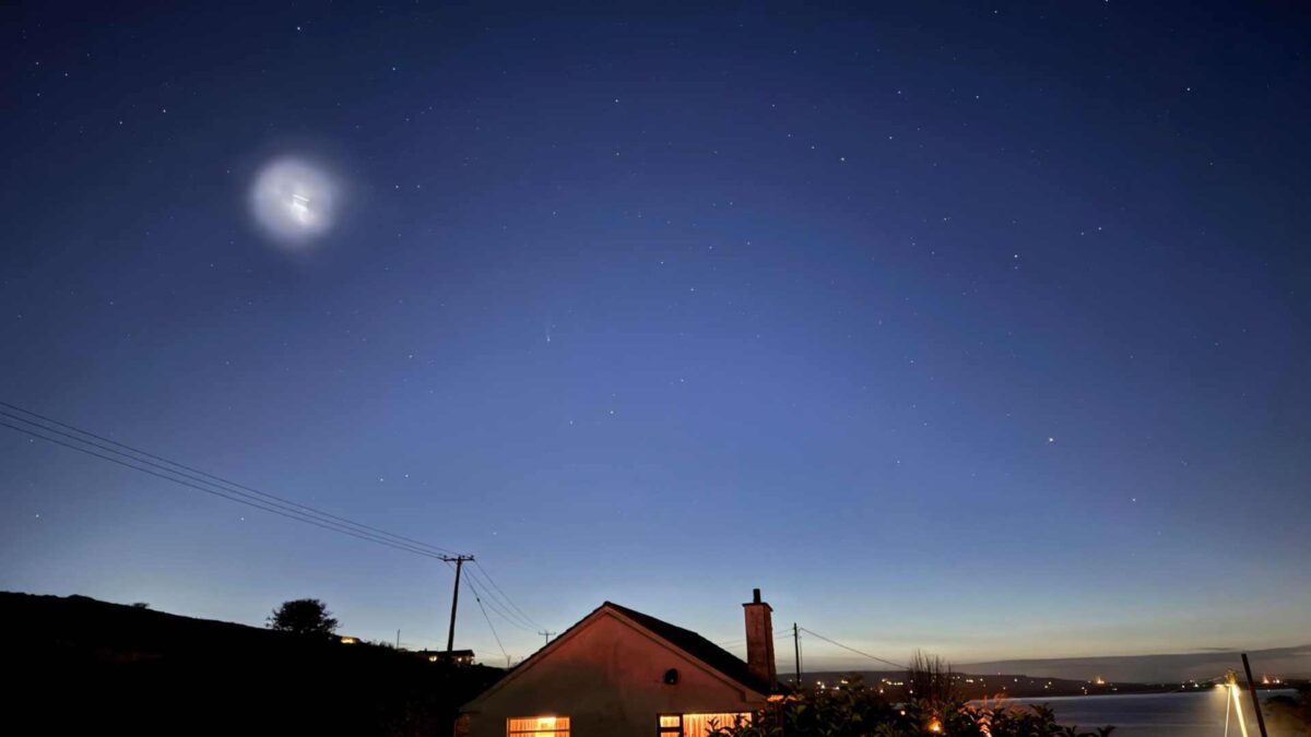The-mystery-light-over-Waterford-with-Comet-C2925-A6-Lemmon-also-visible.-Photo-Joe-Mansfield-1200x675 SpaceX Falcon Launch Fuels 'Mystery UFO' Light Show Over Ireland