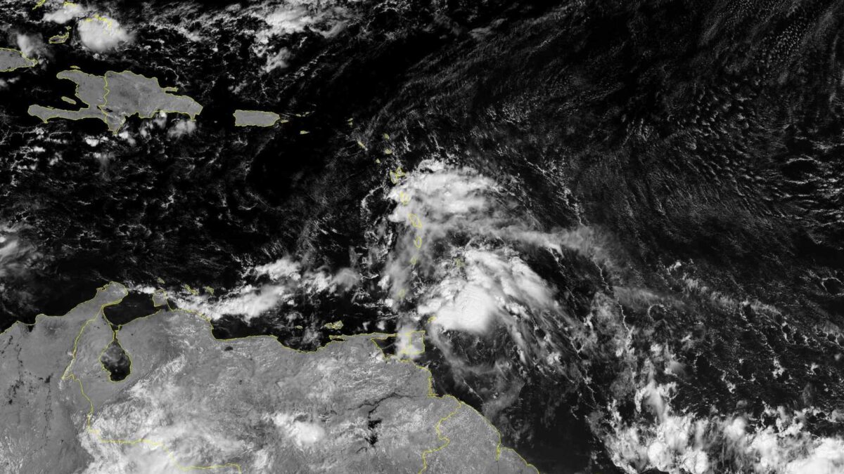 Tropical-wave-in-the-Atlantic-1-1200x675 Caribbean islands on alert as tropical wave could become depression