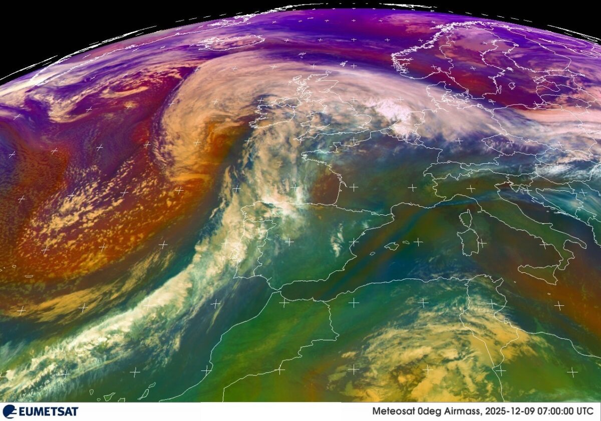 Bram-1200x841 Storm Bram: 30 counties under orange alert